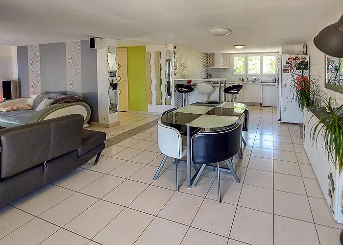 Lovely In Murviel-les-montpellie Casa vacanze *